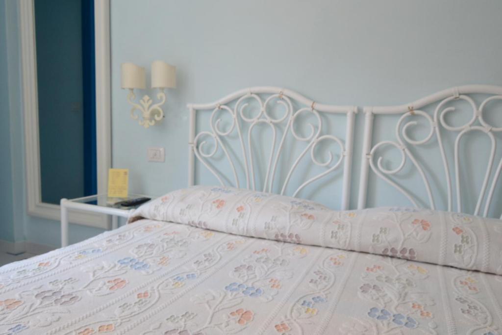 Hotel La Lampara Golfo Aranci Oda fotoğraf