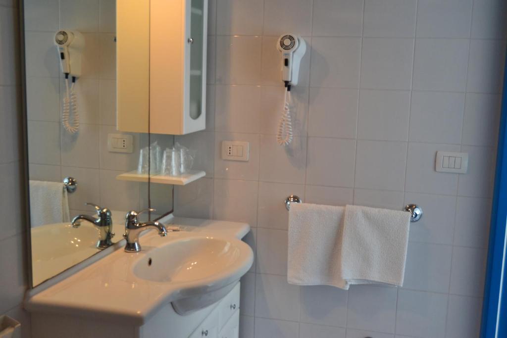 Hotel La Lampara Golfo Aranci Oda fotoğraf